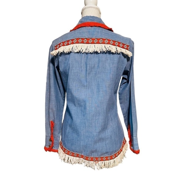 VINTAGE LEVI’S WOMENS LONG SLEEVE BUTTONED DOWN SHIRT WITH COWGIRL FLAIR - Picture 4 of 16